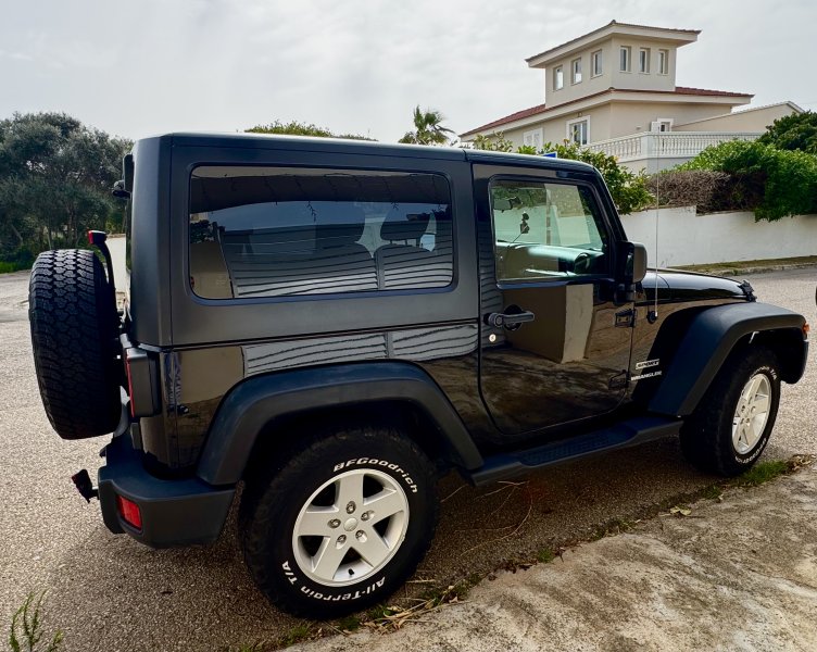 Jeep Wrangler JK 2.8 CRD Sport 2-Türer Allrad Hardtop & Softtop