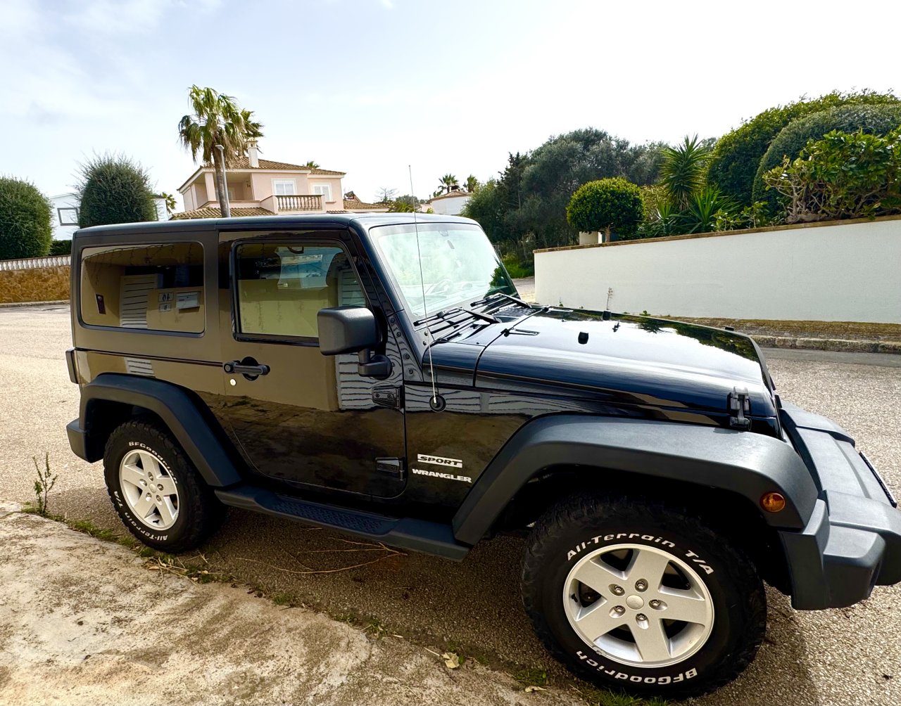 Jeep Wrangler JK 2.8 CRD Sport 2-Türer Allrad Hardtop & Softtop