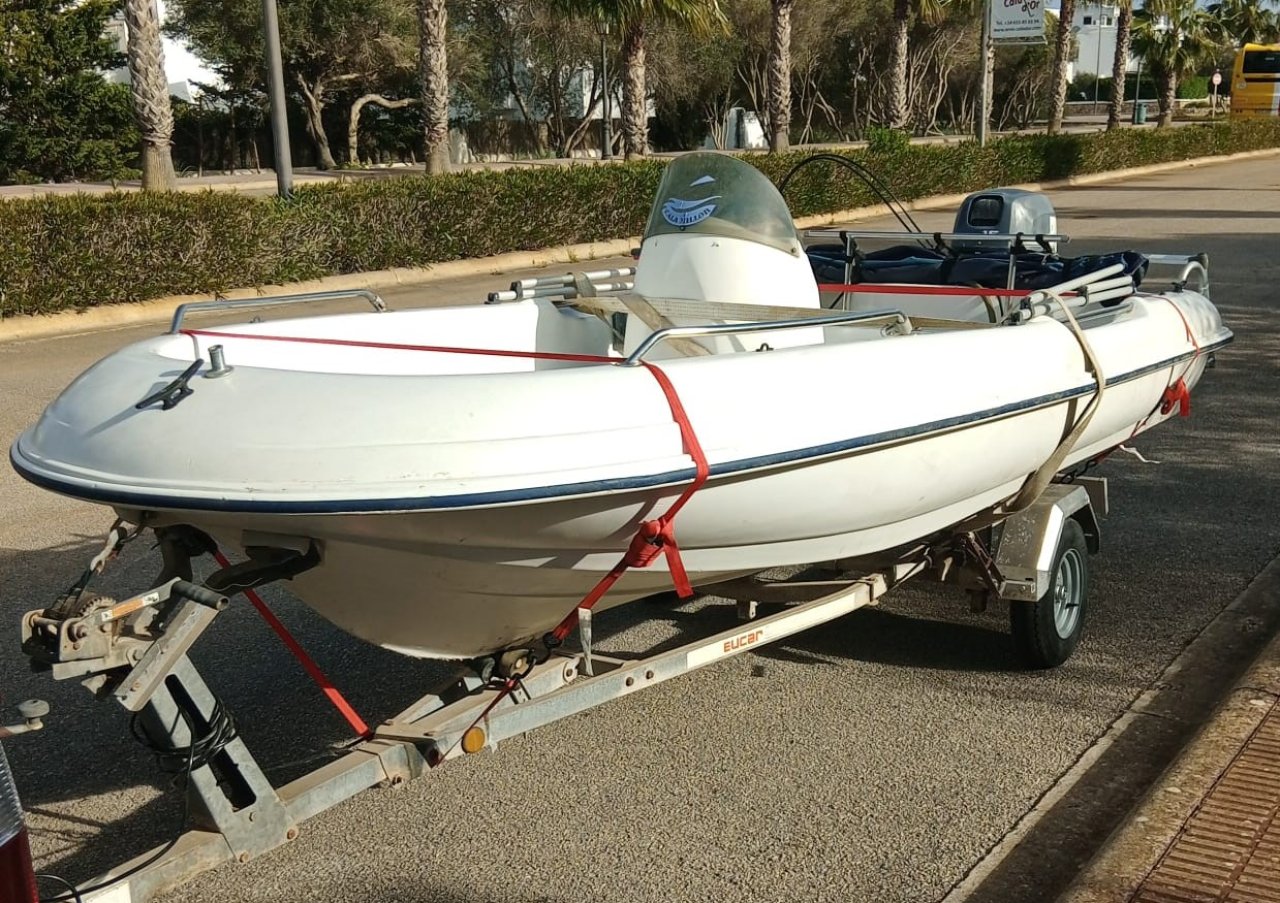 Jenneau Chantier Konsolenboot 4m 15PS Außenborder mit Trailer