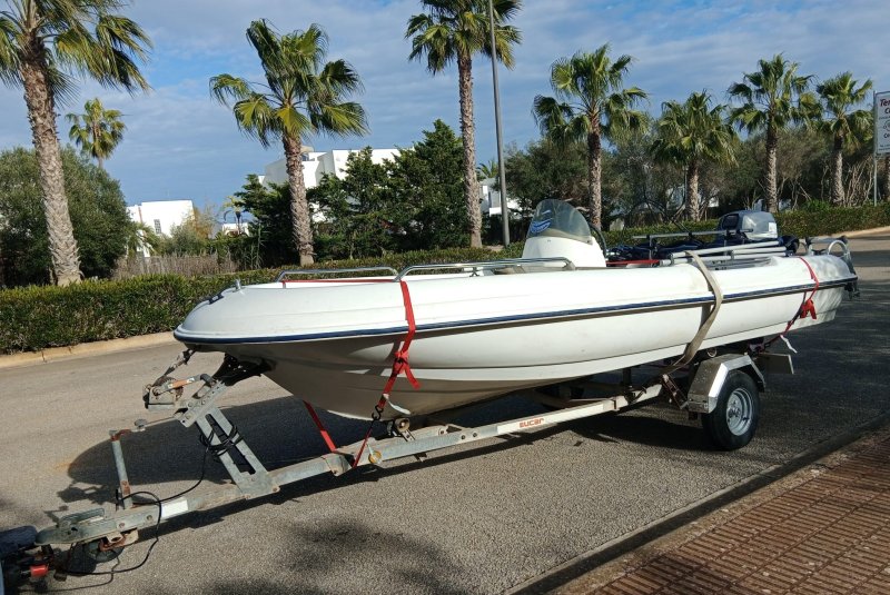 Jenneau Chantier console boat 4m 15HP outboard with trailer