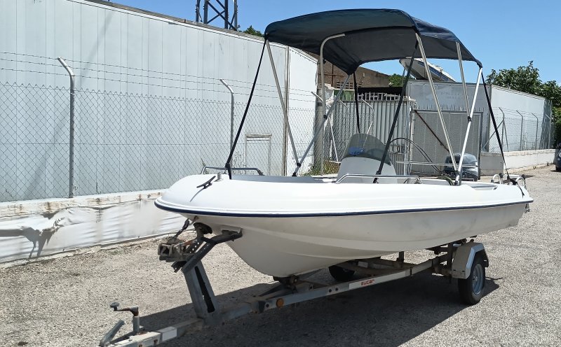 Jenneau Chantier console boat 4m 15HP outboard with trailer