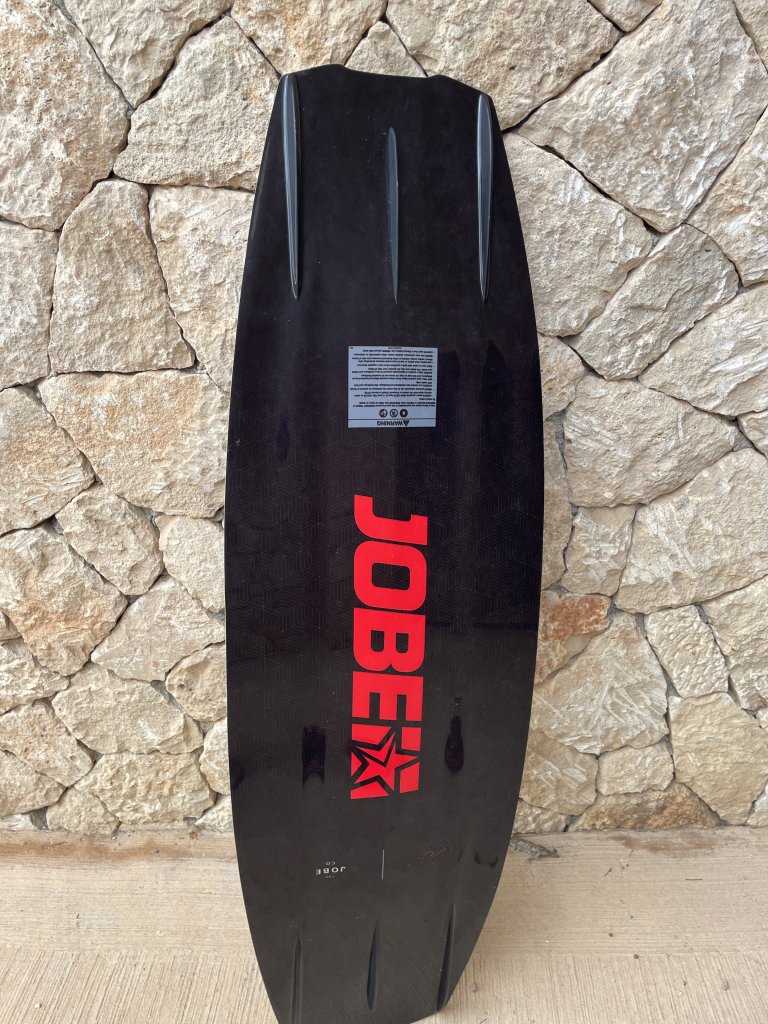 Set de wakeboard Jobe con botas y cuerda a la venta - usado solo 2 veces