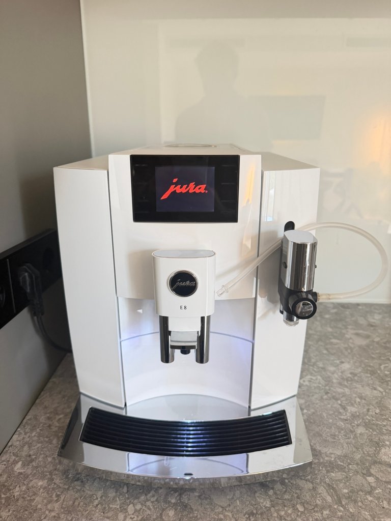 Cafetera automática Jura E8 Piano White
