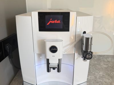Jura E8 Kaffeevollautomat Piano White