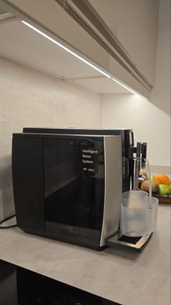 Cafetera Jura E8 Platin + Enfriador Cool Control