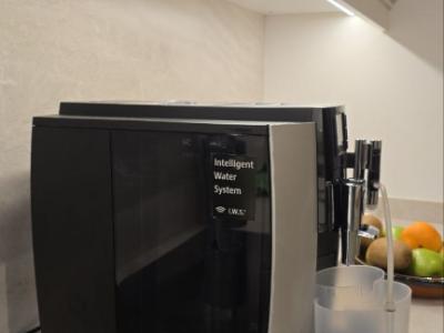 Cafetera Jura E8 Platin + Enfriador Cool Control