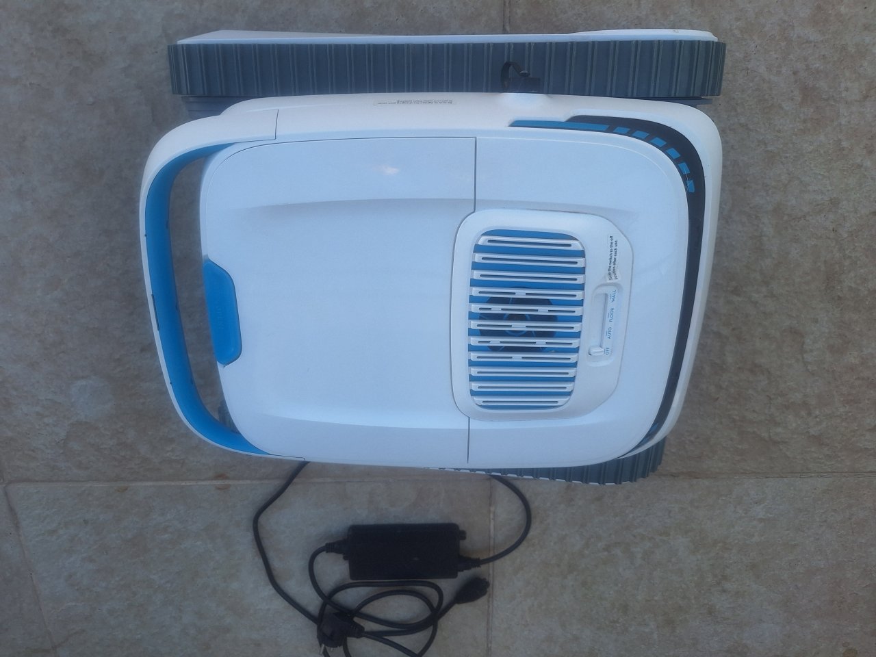 Kabelloser Poolroboter PC10 Wand-Boden & Wasserlinie Topzustand