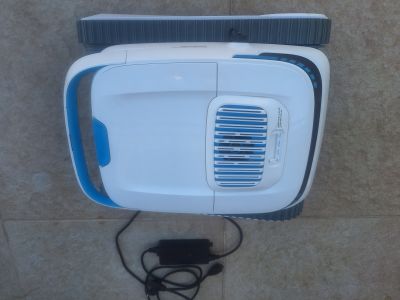 Kabelloser Poolroboter PC10 Wand-Boden & Wasserlinie Topzustand