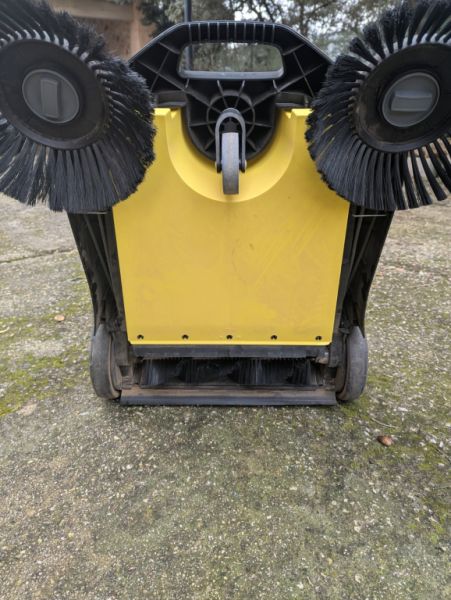 Kärcher sweeper