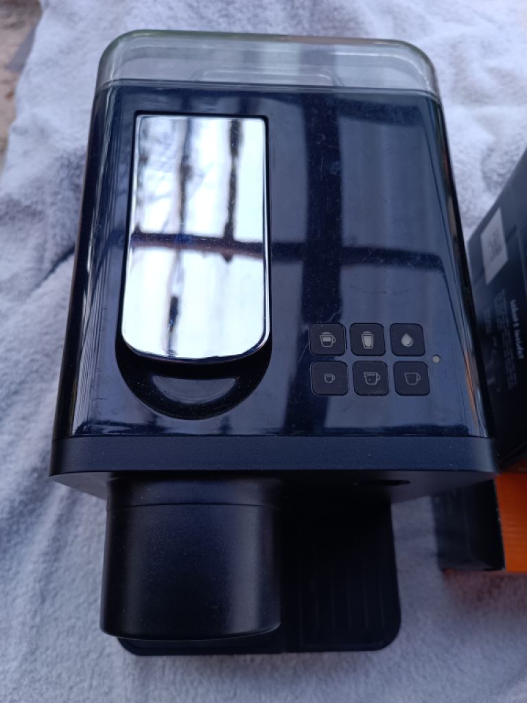 Coffee capsules with machine