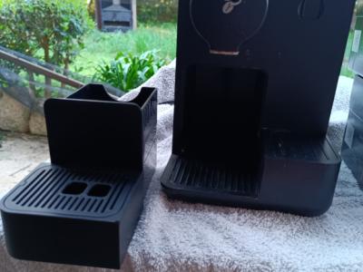 Coffee capsules with machine