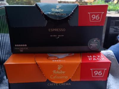 Coffee capsules with machine