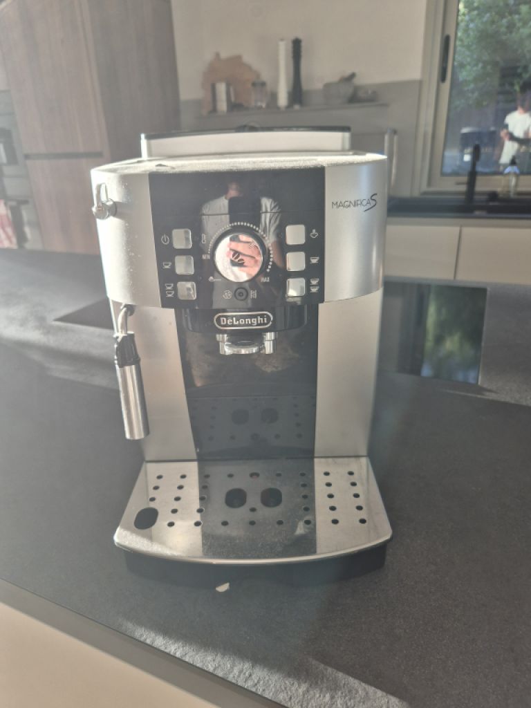 Delonghi fully automatic coffee machine