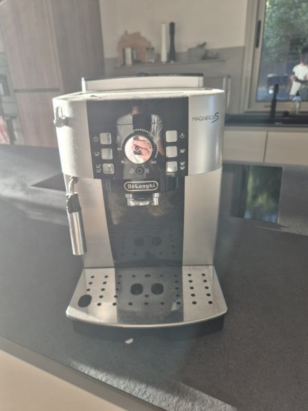 Delonghi fully automatic coffee machine