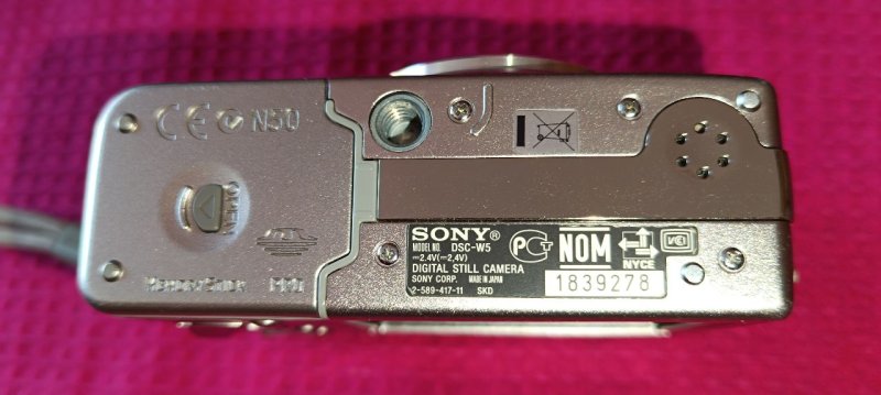 Kamera Sony DSC-W5 in silber inkl. Zubehörpaket