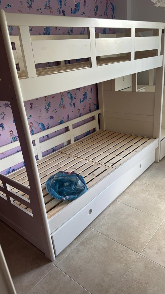 Litera infantil en venta.