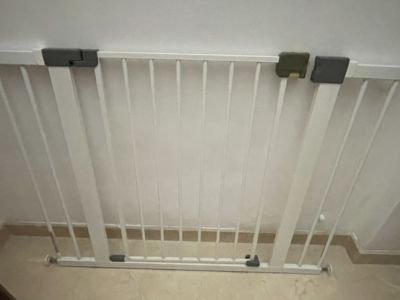 Cuna de viaje para niños, trona, asiento de WC (nuevo), barrera para escalera (2x)