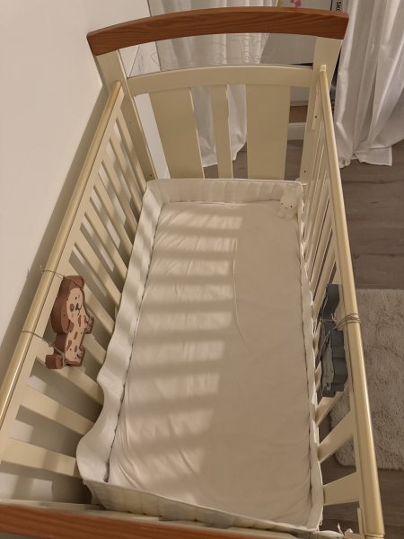 Cama infantil y cocina de juguete para regalar