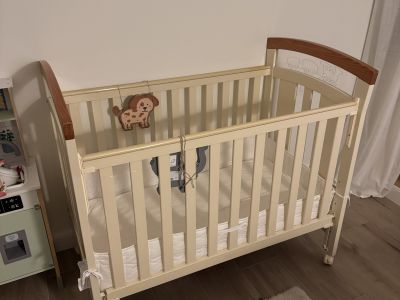 Cama infantil y cocina de juguete para regalar