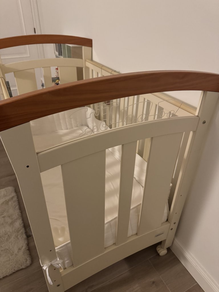 Cama infantil y cocina de juguete para regalar