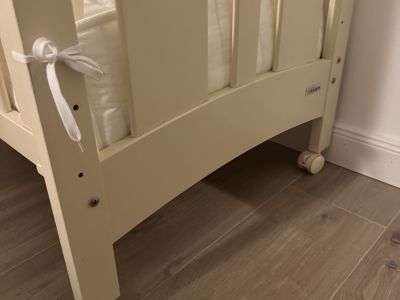 Cama infantil y cocina de juguete para regalar