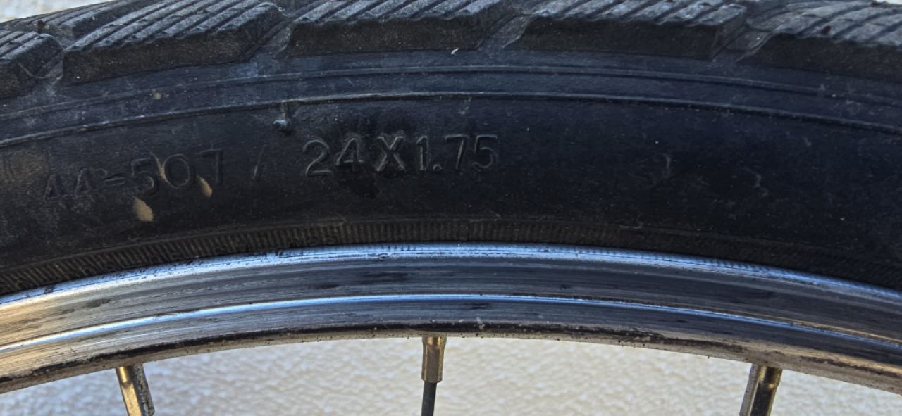 Kinderfahrrad 24" - mit Helm