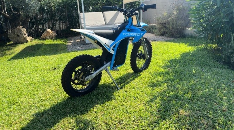 Moto de cross infantil - No es un juguete - Eléctrica