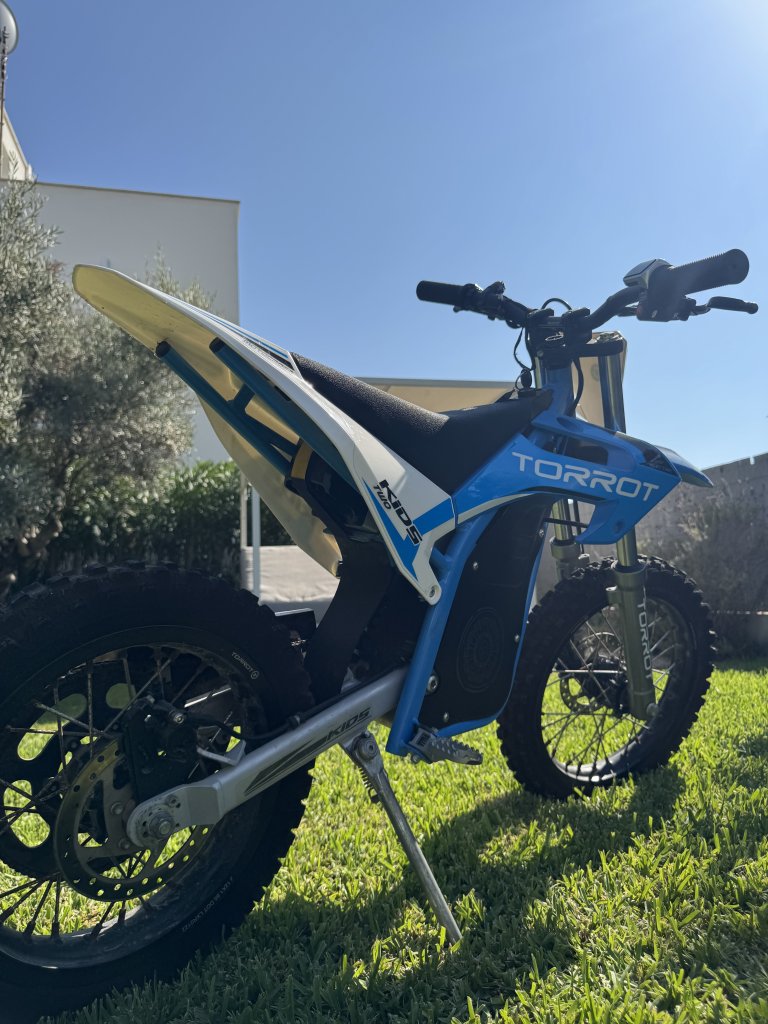 Moto de cross infantil - No es un juguete - Eléctrica
