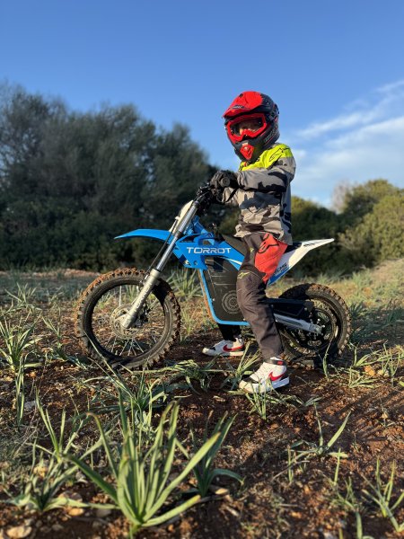 Moto de cross infantil - No es un juguete - Eléctrica