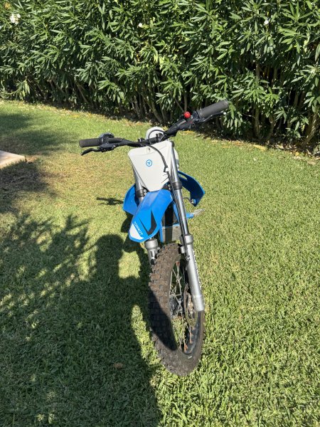 Moto de cross infantil - No es un juguete - Eléctrica