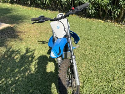Moto de cross infantil - No es un juguete - Eléctrica