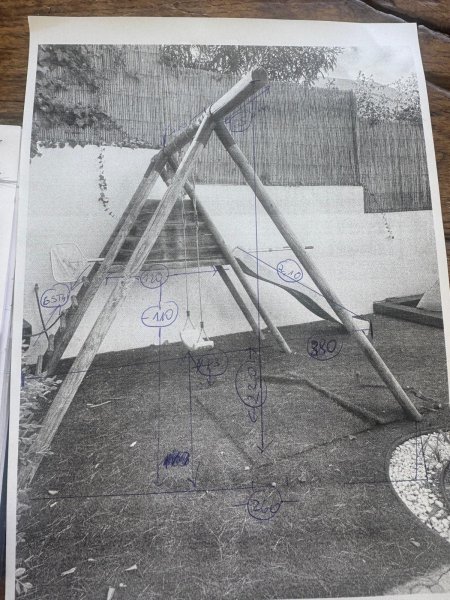 Kinderschaukel -Gerüst mit Rutsche