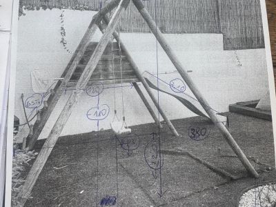 Kinderschaukel -Gerüst mit Rutsche