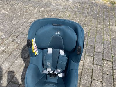 Kindersitz Britax Römer DUALFIX iSize + Modular iSense Base  Premium Komplettset