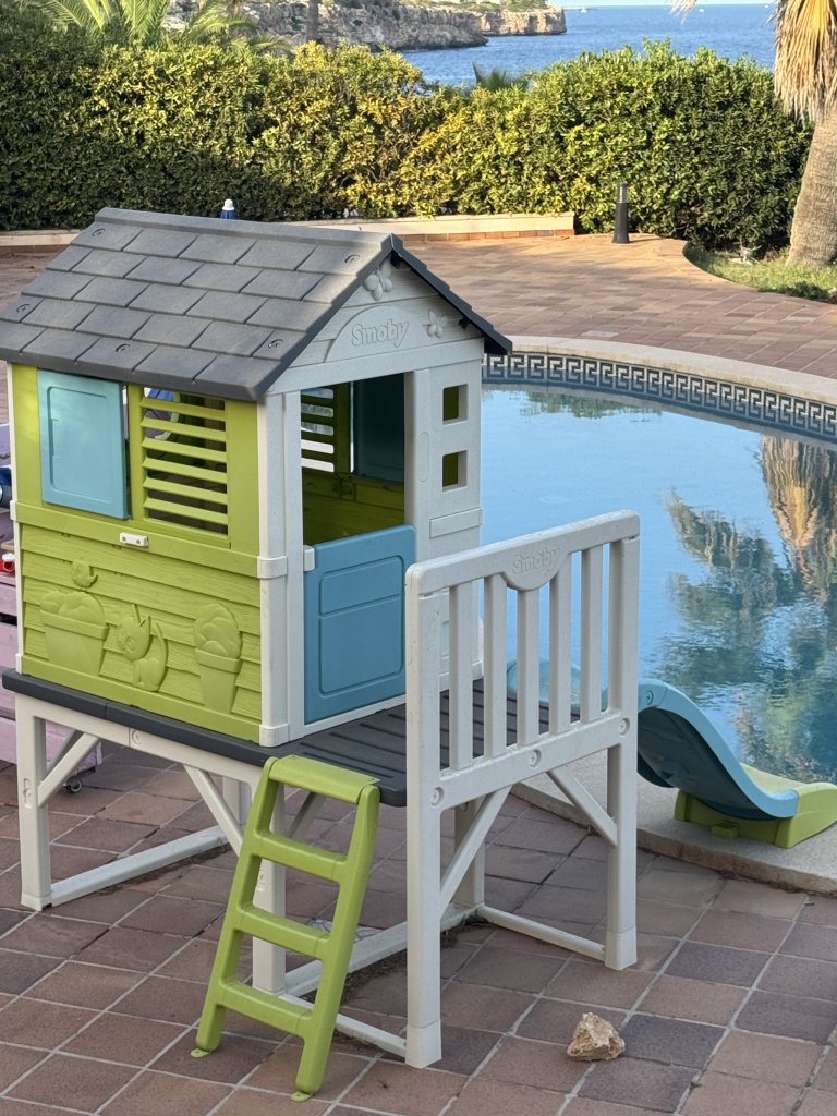 Kinderspielhaus mit Rutsche Smoby