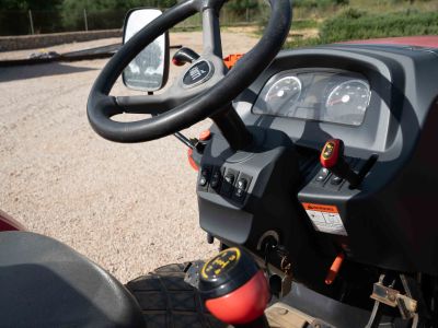 Kioti Traktor Allrad mit Schaufel und Kultivator - aus 2022 mit nur 168 Stunden