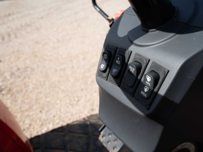 Kioti Traktor Allrad mit Schaufel und Kultivator - aus 2022 mit nur 168 Stunden