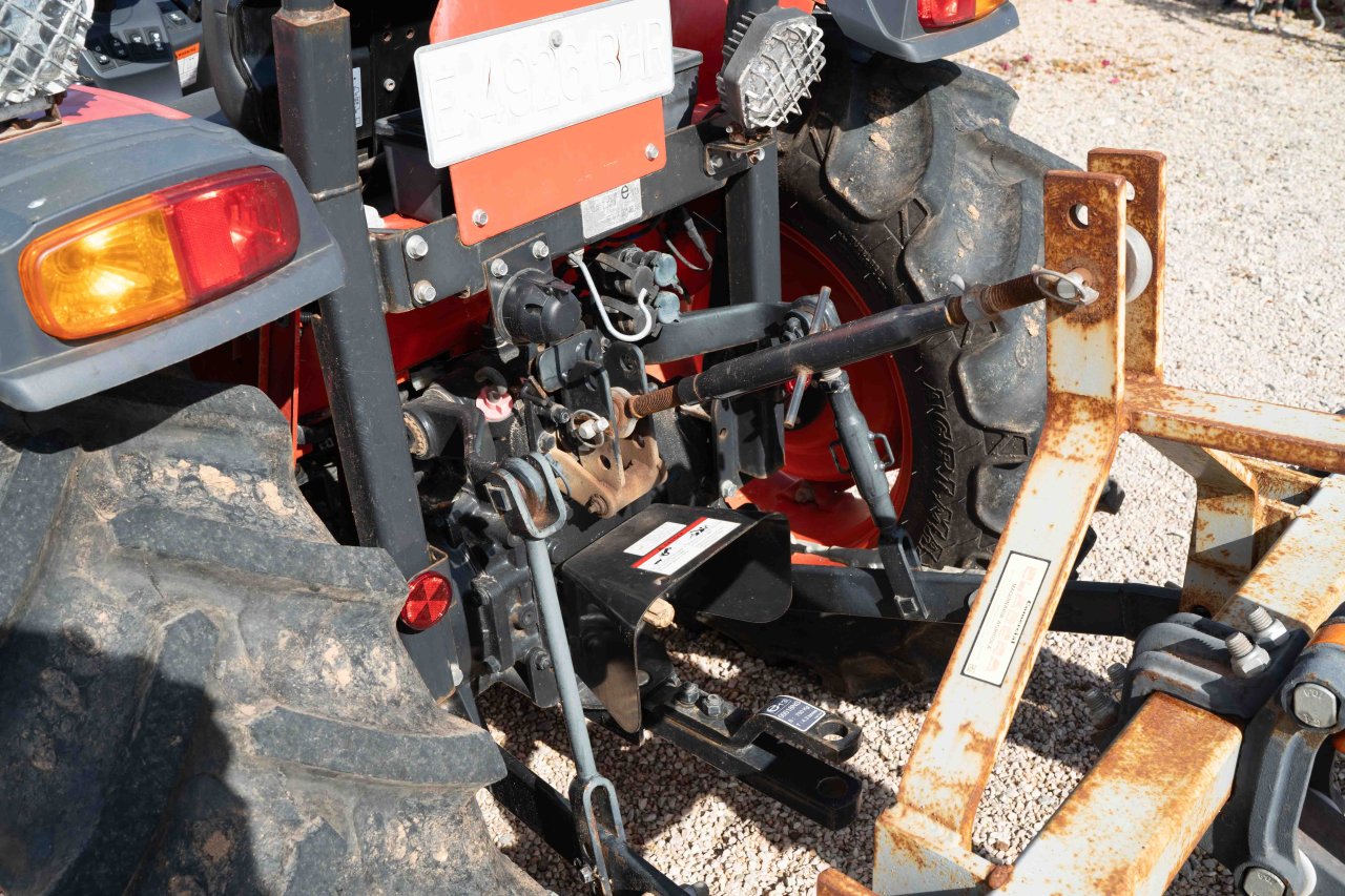 Kioti Traktor Allrad mit Schaufel und Kultivator - aus 2022 mit nur 168 Stunden