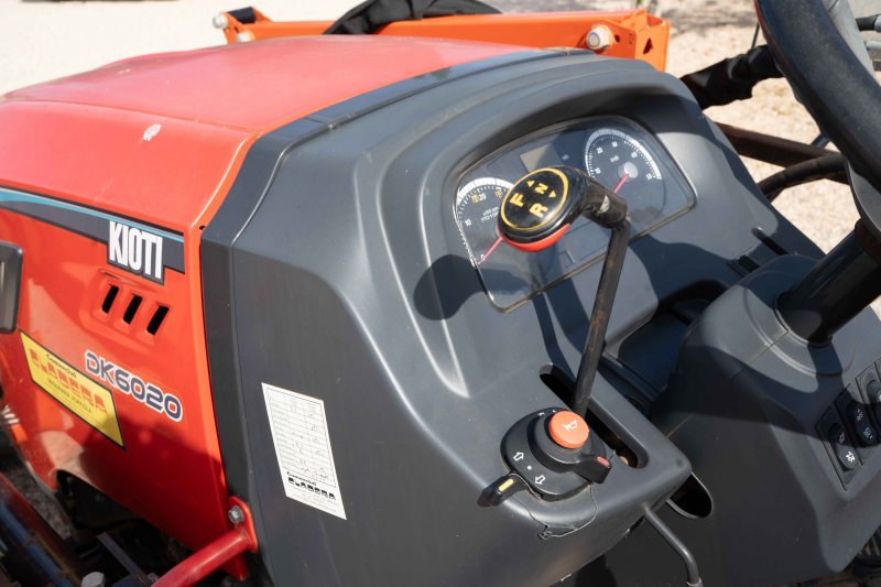 Kioti Traktor Allrad mit Schaufel und Kultivator - aus 2022 mit nur 168 Stunden