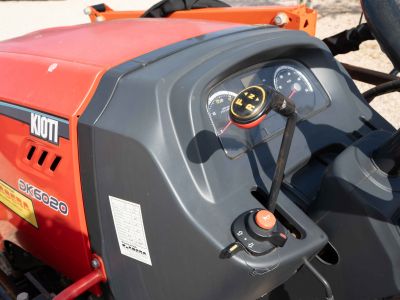 Kioti Traktor Allrad mit Schaufel und Kultivator - aus 2022 mit nur 168 Stunden