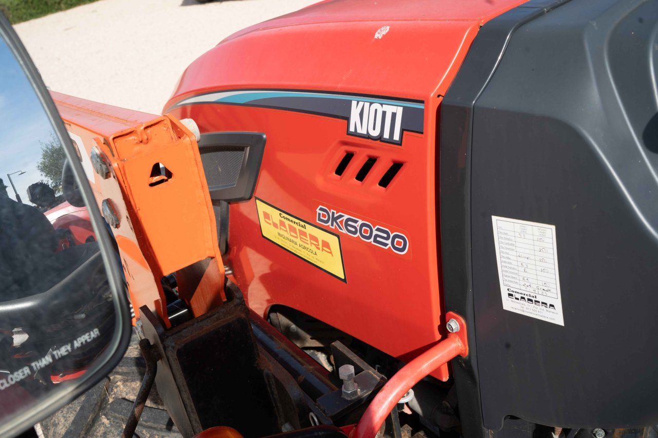 Kioti Traktor Allrad mit Schaufel und Kultivator - aus 2022 mit nur 168 Stunden