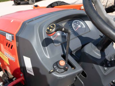 Kioti Traktor Allrad mit Schaufel und Kultivator - aus 2022 mit nur 168 Stunden
