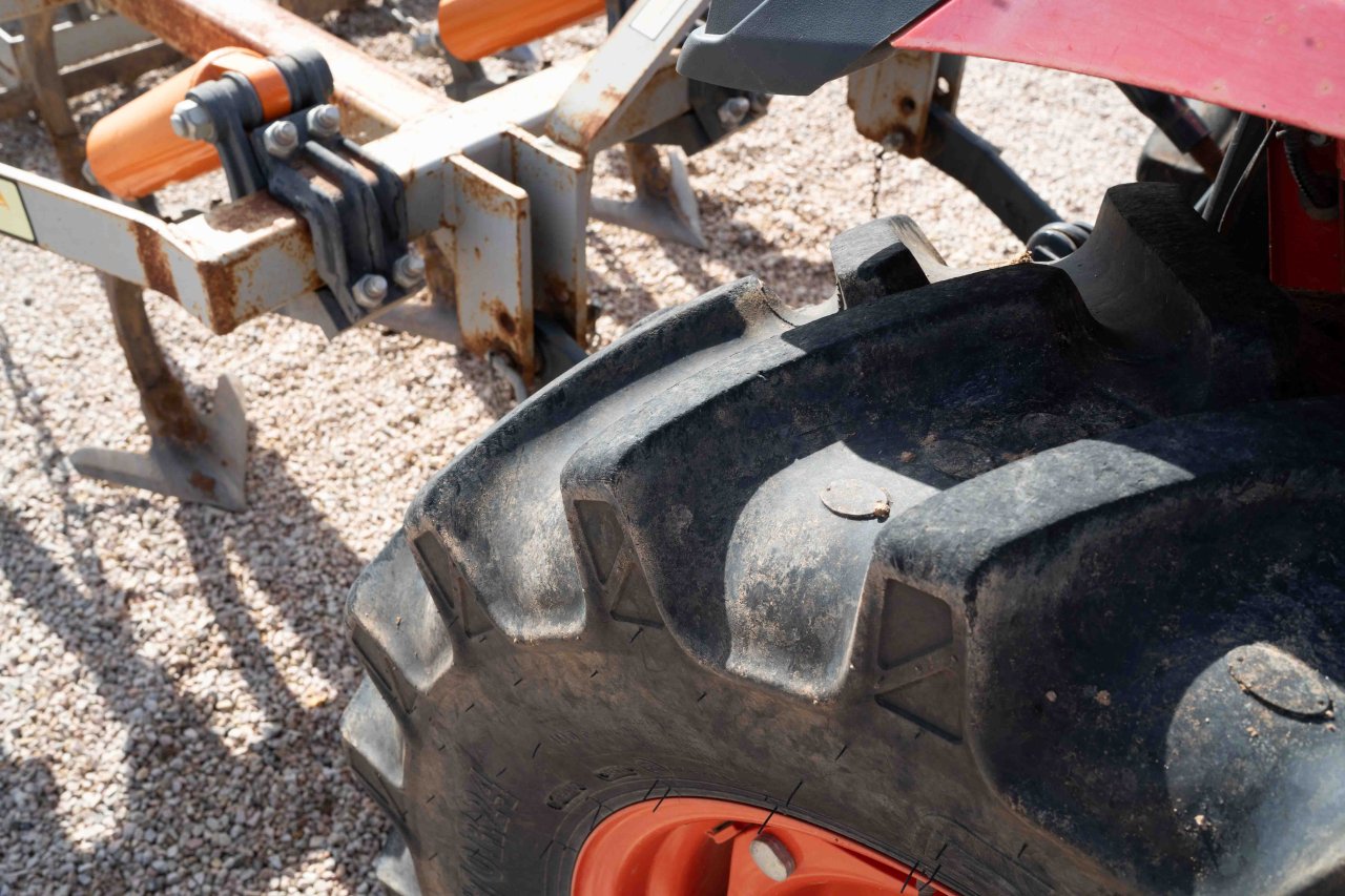 Kioti Traktor Allrad mit Schaufel und Kultivator - aus 2022 mit nur 168 Stunden
