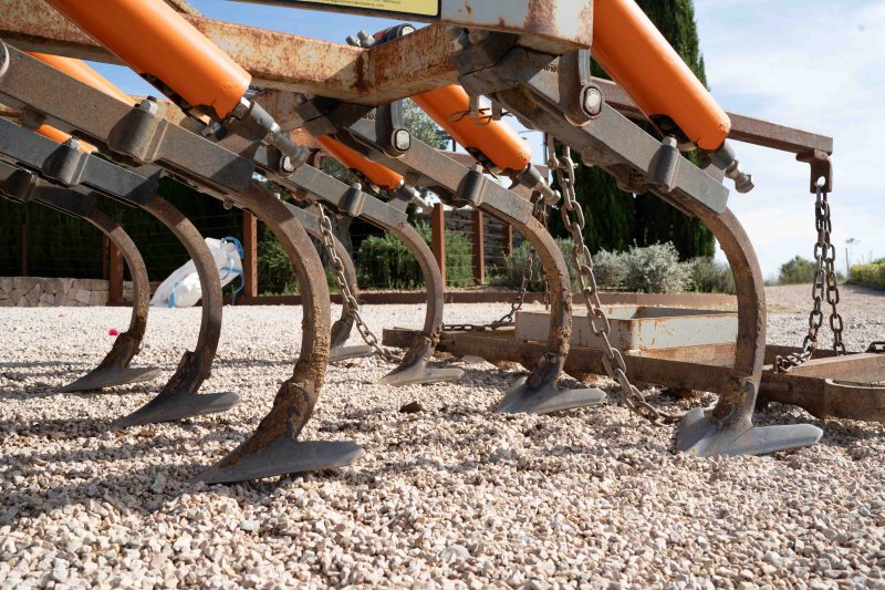 Kioti Traktor Allrad mit Schaufel und Kultivator - aus 2022 mit nur 168 Stunden
