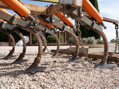 Kioti Traktor Allrad mit Schaufel und Kultivator - aus 2022 mit nur 168 Stunden