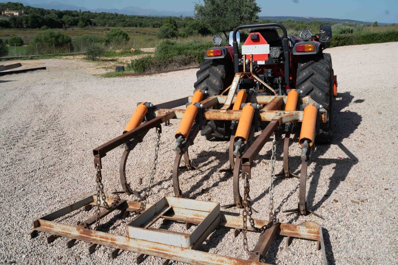Kioti Traktor Allrad mit Schaufel und Kultivator - aus 2022 mit nur 168 Stunden