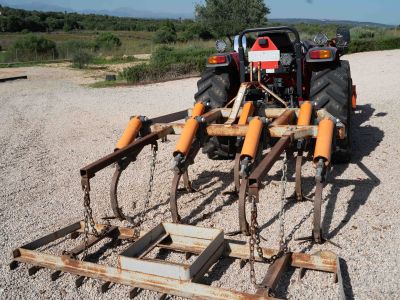 Kioti Traktor Allrad mit Schaufel und Kultivator - aus 2022 mit nur 168 Stunden