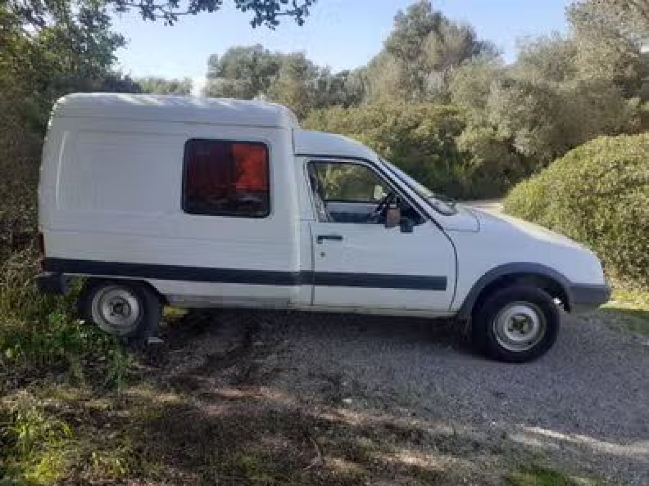 Klassischer alter Citroen C15 aus dem Jahr 2004