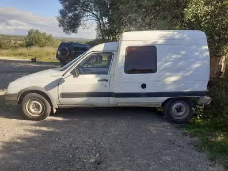 Klassischer alter Citroen C15 aus dem Jahr 2004
