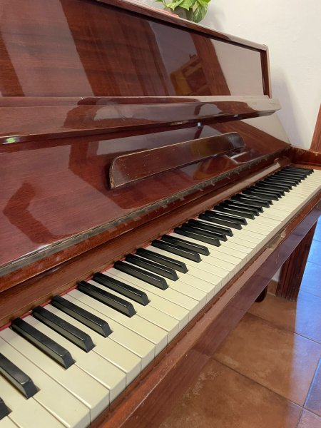 Klavier der mallorquinischen Traditionsmarke JAVER, immernoch verfügbar!!!